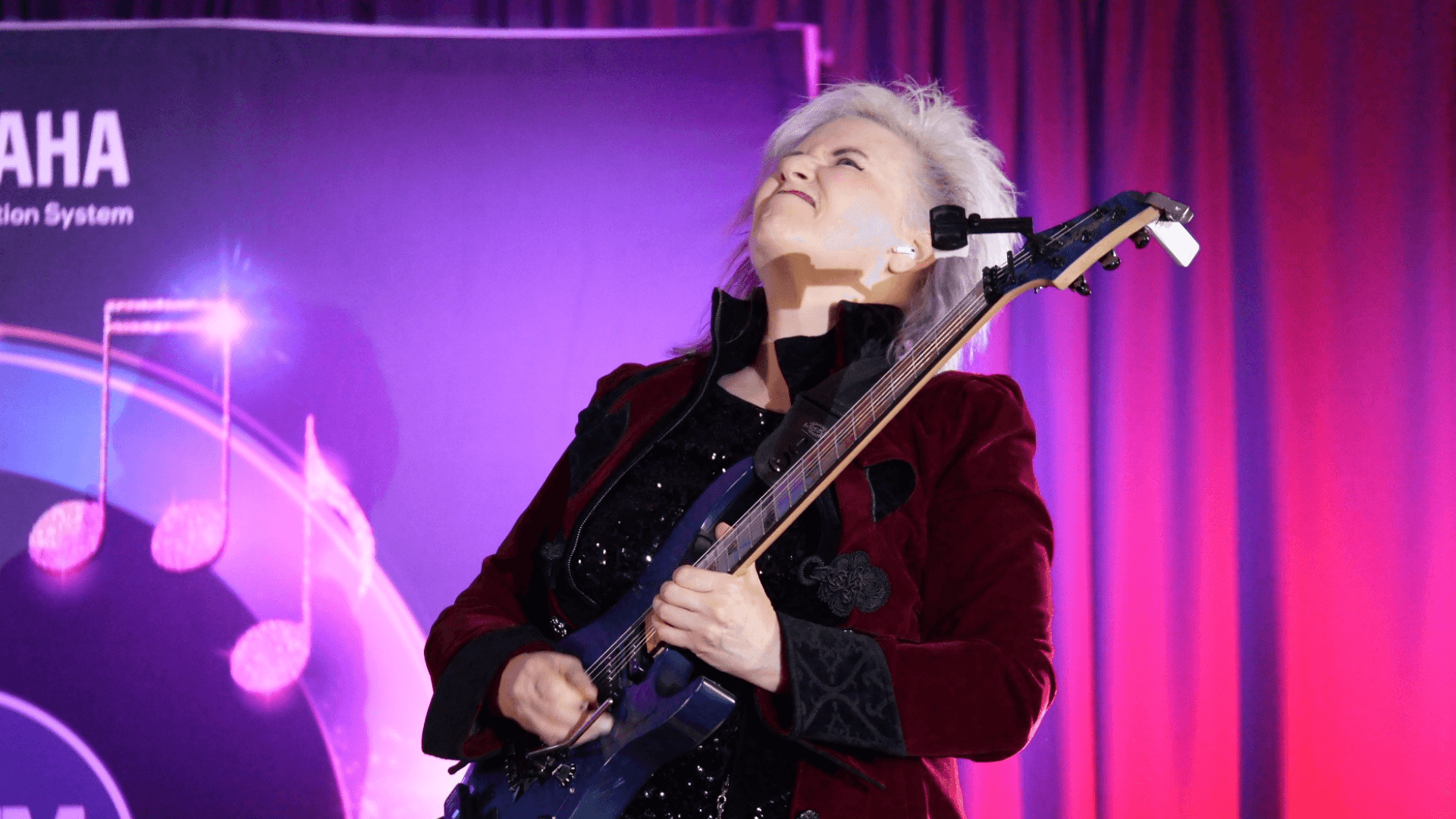 Guitarrista durante una presentación en Auditorio CEDEM